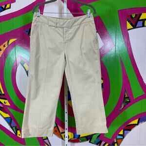 Eddie Bauer, Vashon Fit Khaki Capris. Size 6. In excellent condition!